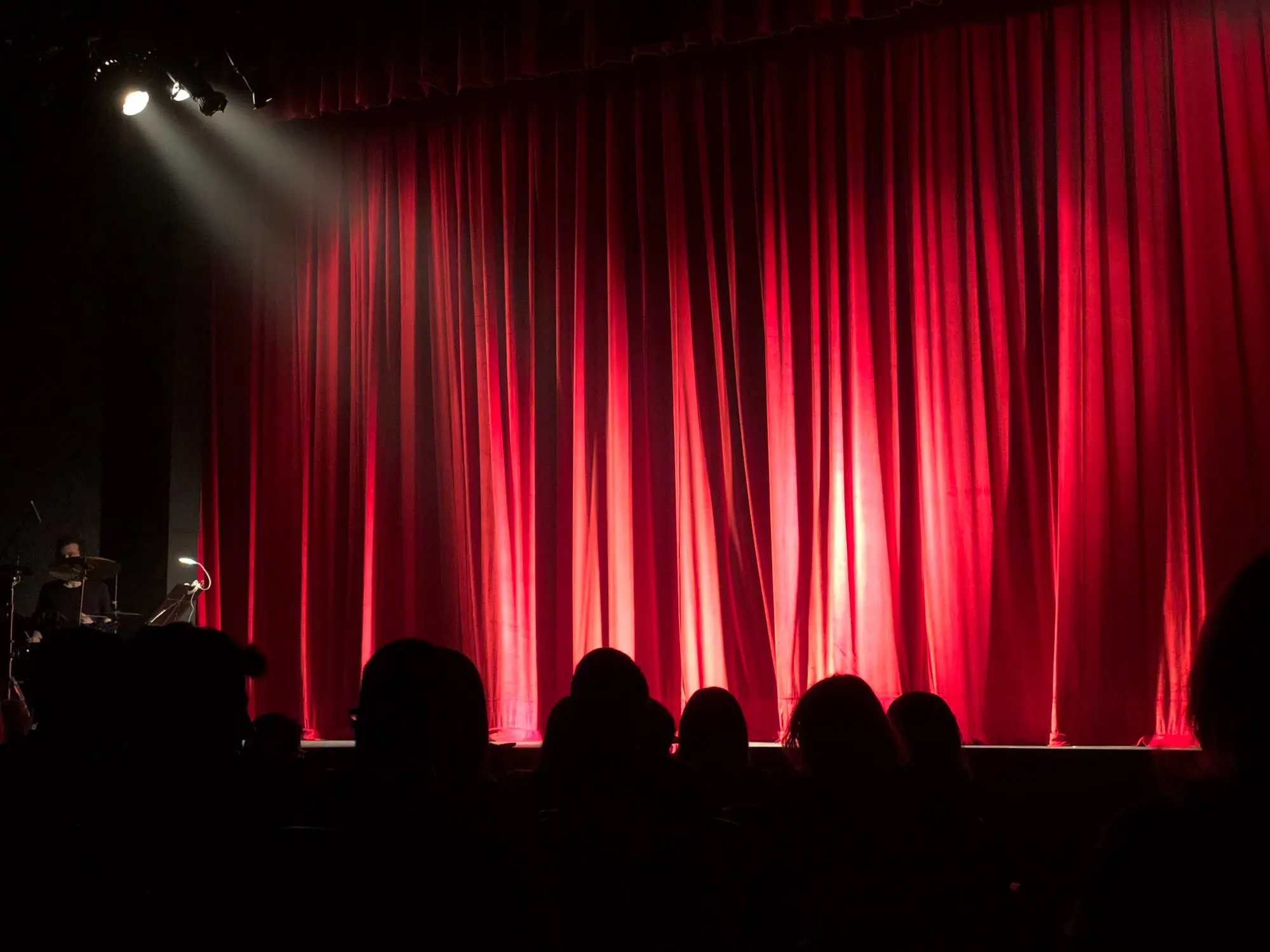 Show Curtian