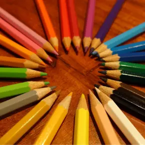 Color pencils in a circle