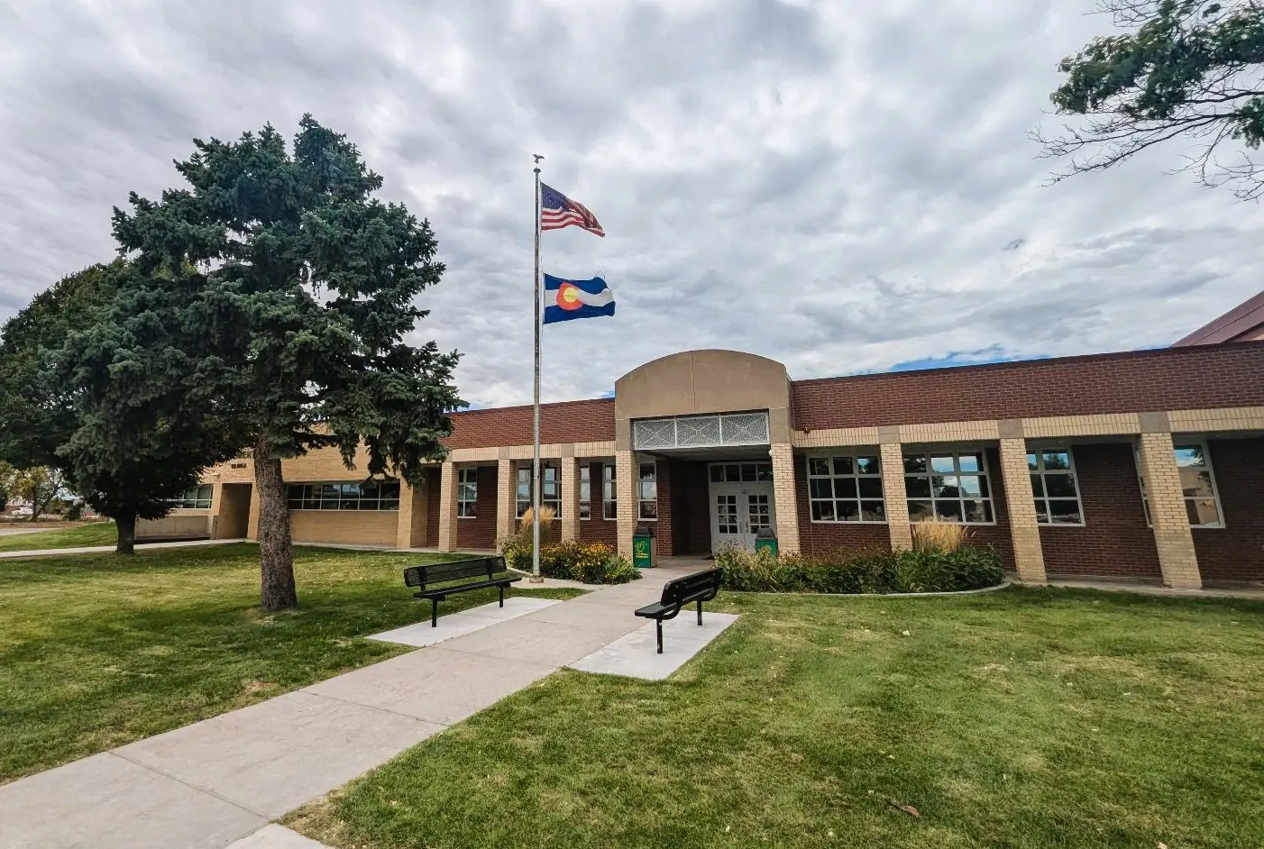 PLatteville Elementary Main entrance